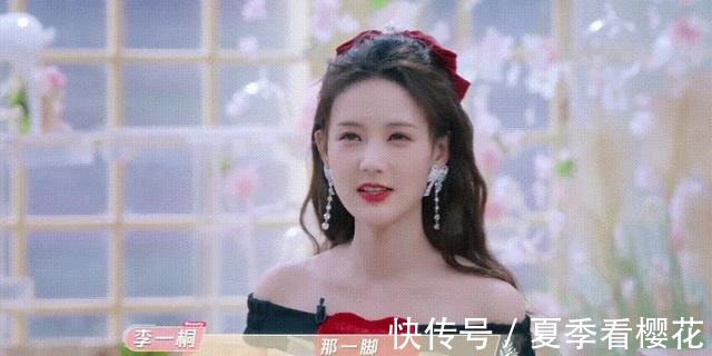 偶像剧|追星名场面!李一桐当众表白王一博,她眯眼甜笑,他的反应成亮点