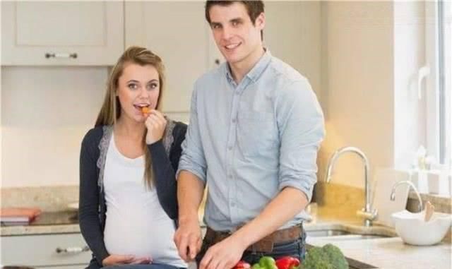 孕妈怀孕8个月,全身圆滚滚,产科医生说不是因为吃太多