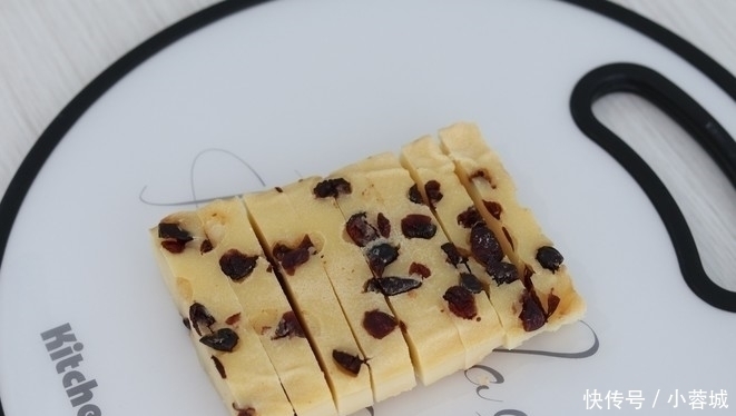 营养物质|孩子不喝奶,担心他会缺钙?它是补钙“法宝”,一口吃3都嫌不够