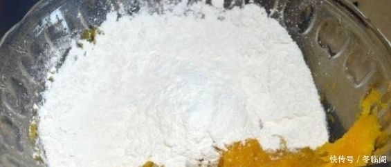  粘手|做南瓜饼粘手到崩溃别只会加糯米粉，多加点它，好看好吃不粘手