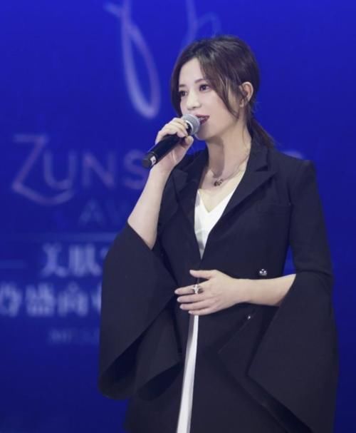 《创4》总决赛嘉宾曝光，邵明明和韩美娟再度同台，王嘉尔和赵薇是重头戏