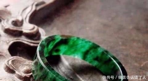 9万入手的翡翠原石,切开藓加绿,货主却仰天大哭