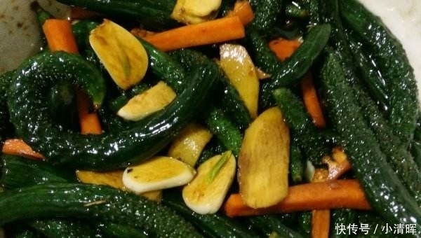 此样的腌黄瓜第二天能吃,爽口清脆,我一周三次,雷打不动