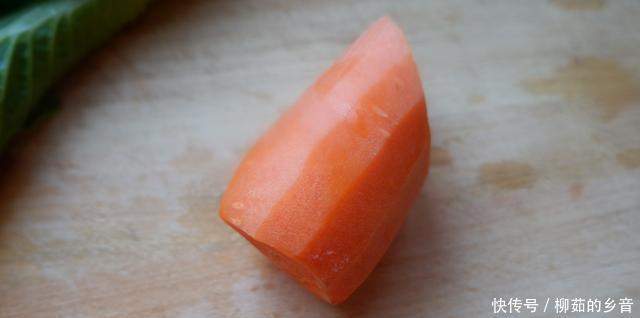 胡萝卜|玉米面这样做不但营养更加丰富,口感又松又软,而且颜色鲜艳亮丽
