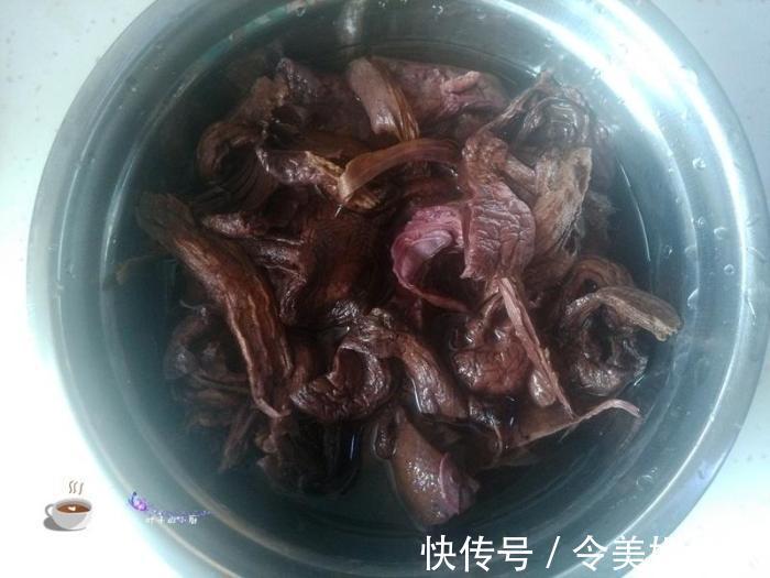 好吃|小鸡炖蘑菇,又学一招,比正宗的好吃10倍,汤鲜美肉特别入味