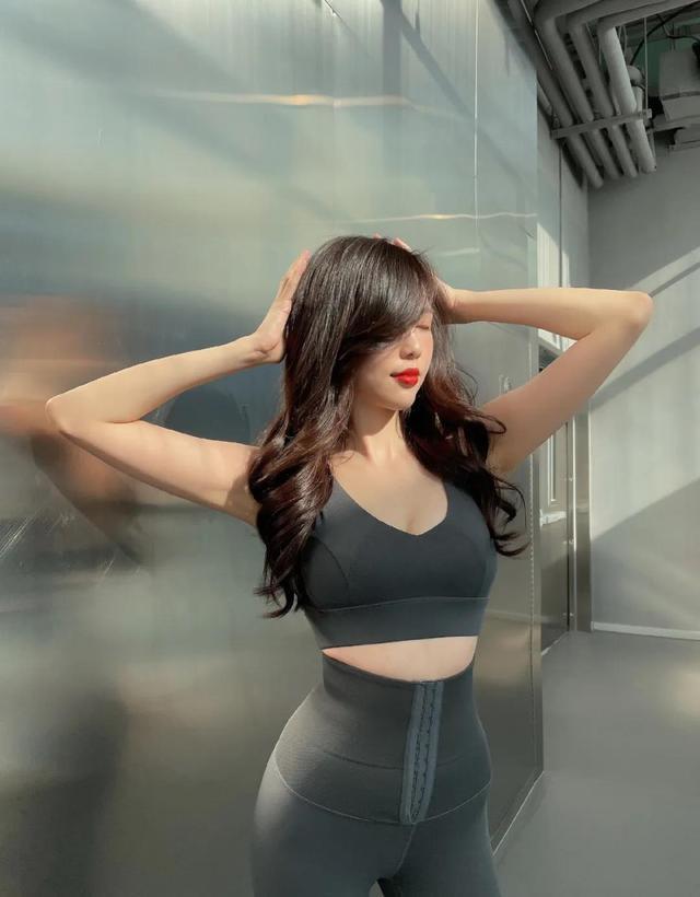 训练|95后的美女运动博主,可辣可甜高颜值,坚持运动是关键