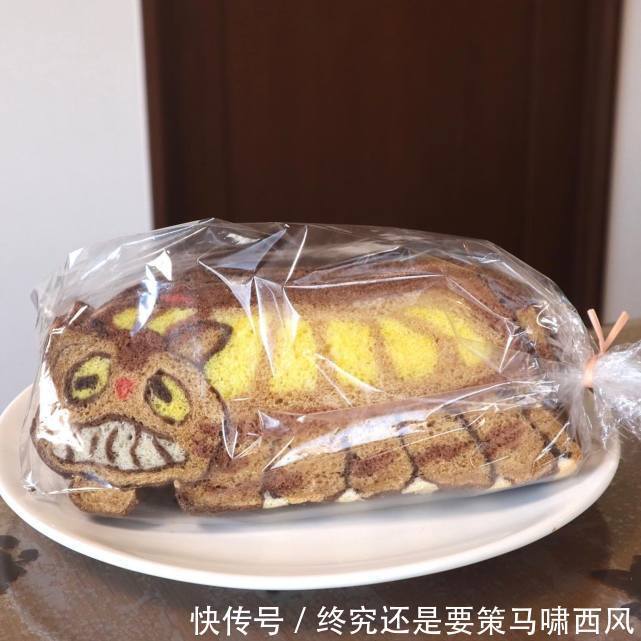 日本|日本网友制作龙猫面包切开有惊喜,网友:拜托要拿出来卖!