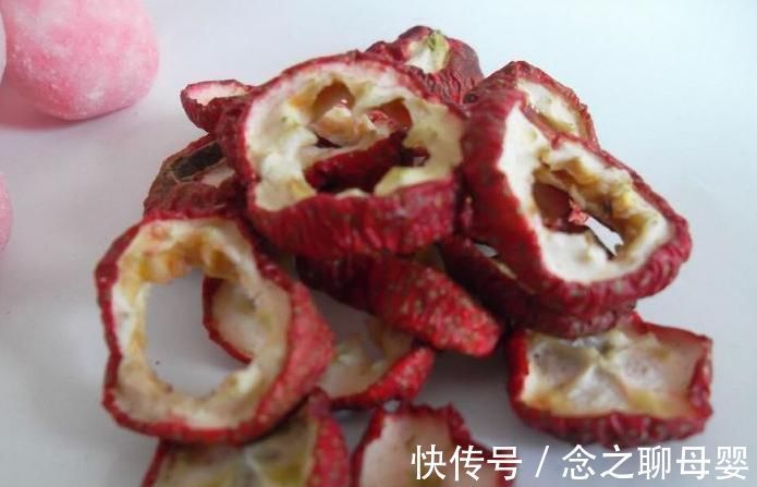 山楂|泡山楂时加一宝,常喝血管不堵了,大肚子平了,子宫也更滋润