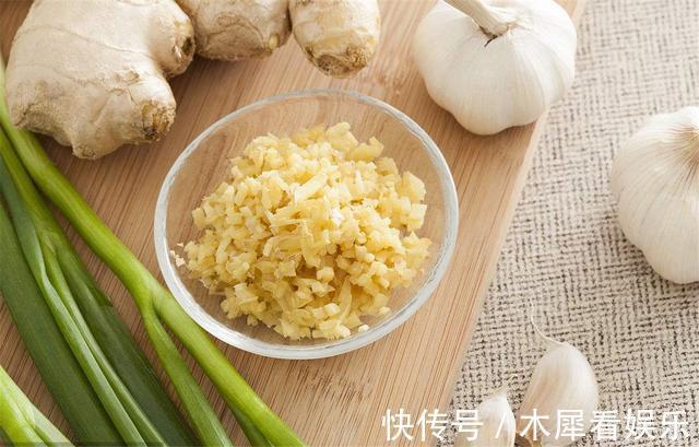 张医师|女人长老年斑，先别慌，牢记4个方法，脸上变得干净又美丽