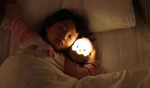 深度睡眠|孩子14岁前,几个睡前坏习惯及时改,以免错过最后一个猛长期
