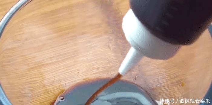 育儿|孩子爱吃的油焖南瓜,简单4步就能上桌,软糯美味,好吃又营养