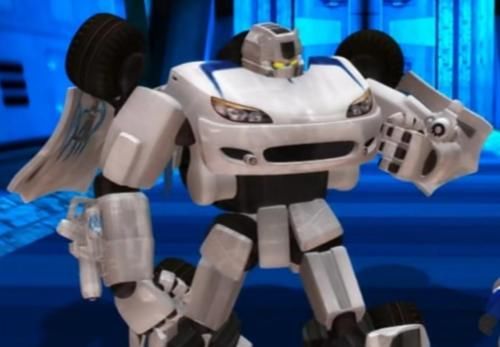 洛洛历险记：为维持局面平衡，编剧赋予洛洛的外挂，晶晶明显落伍