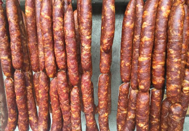 开裂的情况|腊肠灌好后,别直接拿去晒!再加2步,腊肠咸香入味,油润不开裂