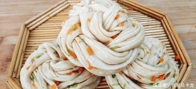 不加一滴水教你做松软咸香的花卷,制作简单,比外面买的好吃