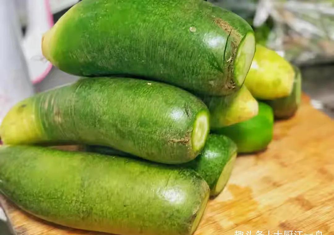 腌萝卜干的季节到了，香辣爽脆，做法简单，放一年也不怕坏