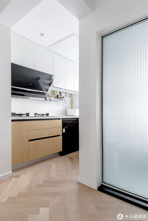 窗洞|改造样板：38平米有两室和多功能餐厅，还有幽静小院和惊艳的收纳