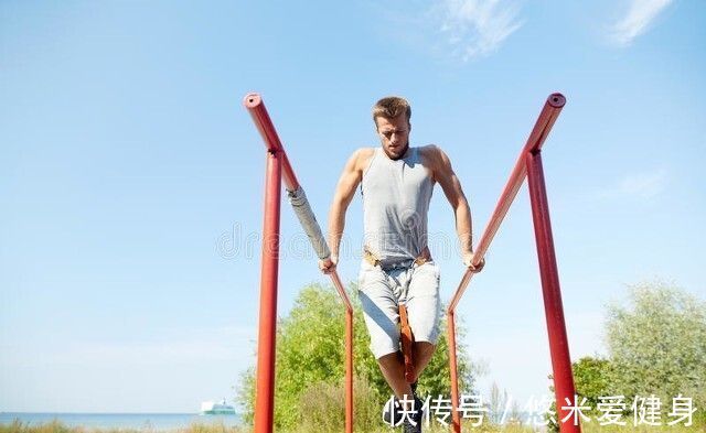 上臂|双杠臂屈伸的5个技巧,每周训练2次,快速提升上肢肌肉力量