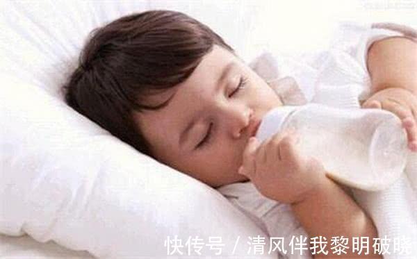 家长|孩子常常这样睡觉,长大后发育落后同龄人一大截,家长别不当回事
