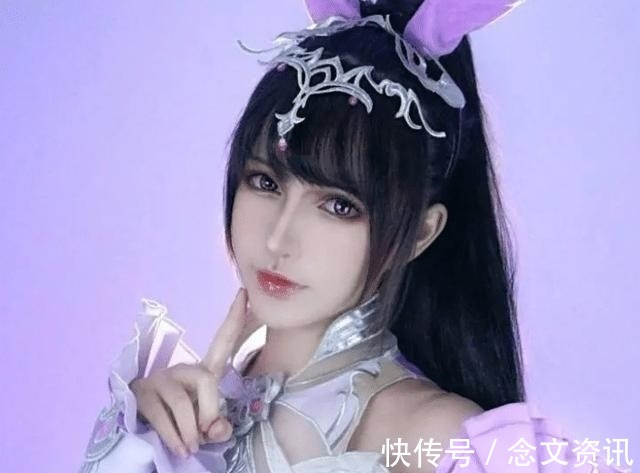 粉丝们|斗罗大陆最狠Coser一人饰演三大美女,最后赢得官方点赞!