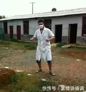 |搞笑PS:求大神帮我P成在路边尿尿,要霸气一点!