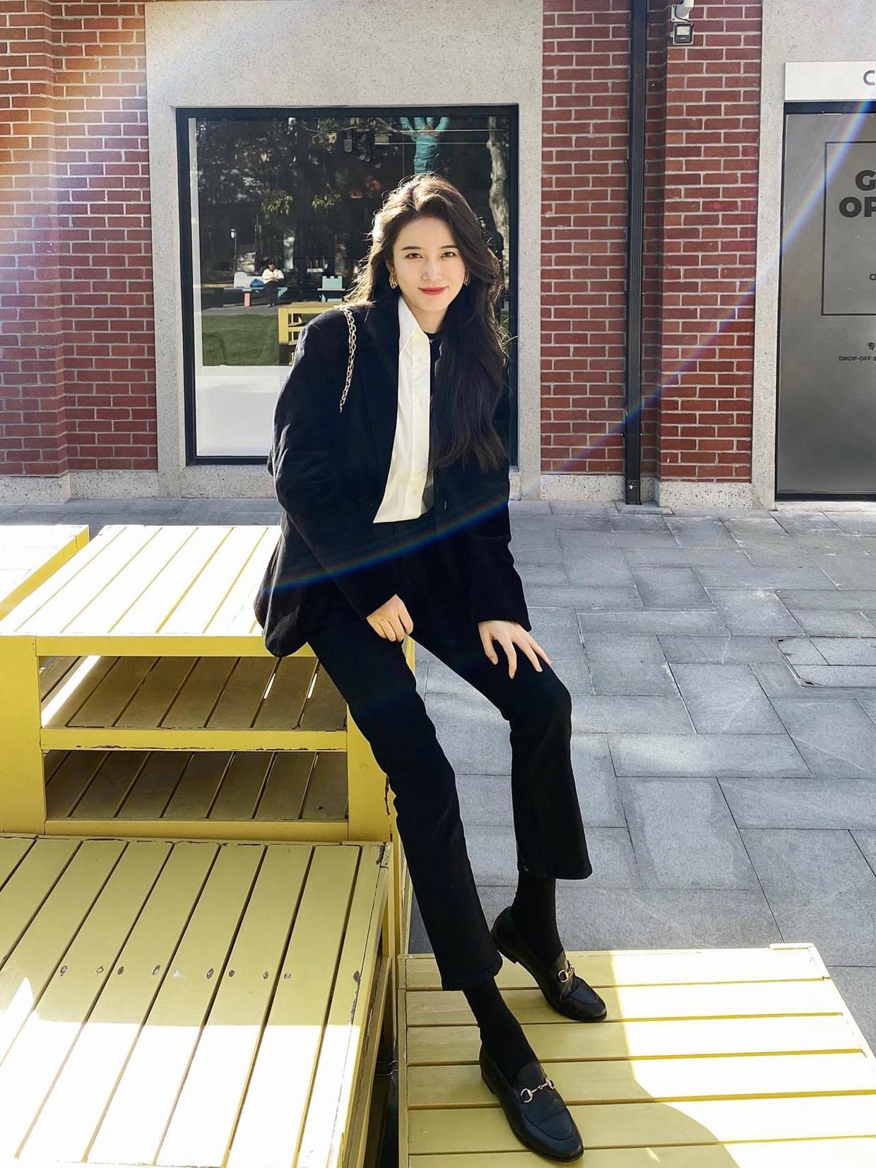 驼色 这个冬天“灯芯绒西装”火了,保暖还有大女人韵味,值得借鉴