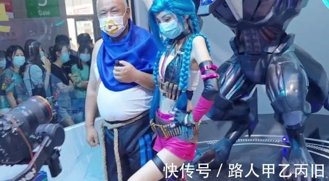 cos|漂亮小姐姐看傻了，上海CJ“最抢眼”的Coser，肉装亚索见过没