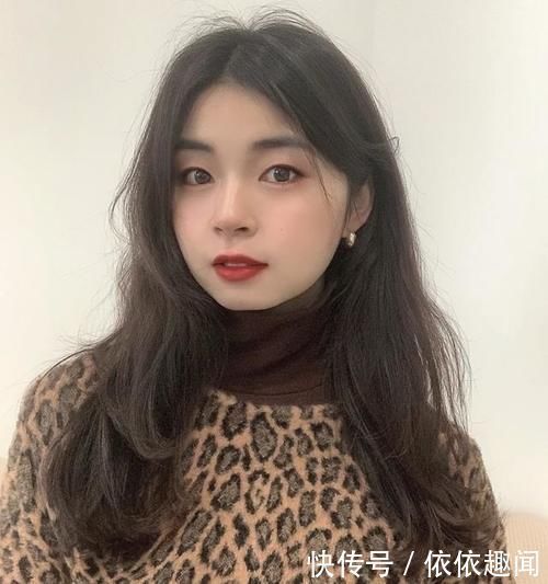 小姐姐|大圆脸“发型避雷”:齐刘海土气显脸大,大波浪让脖子更短