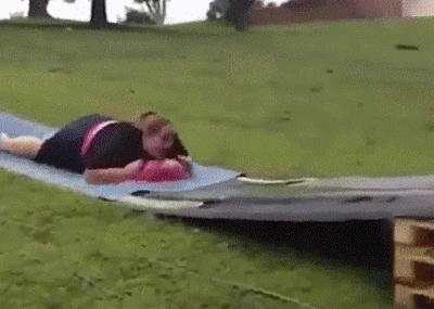 |搞笑动图:没有犁坏的地,只有累死的牛!