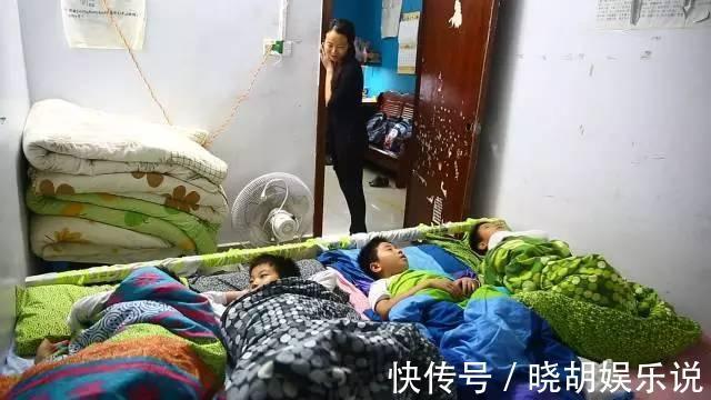 卧室|一家7口挤55㎡,四胞胎孩子挤一床,设计师爆改成小别墅