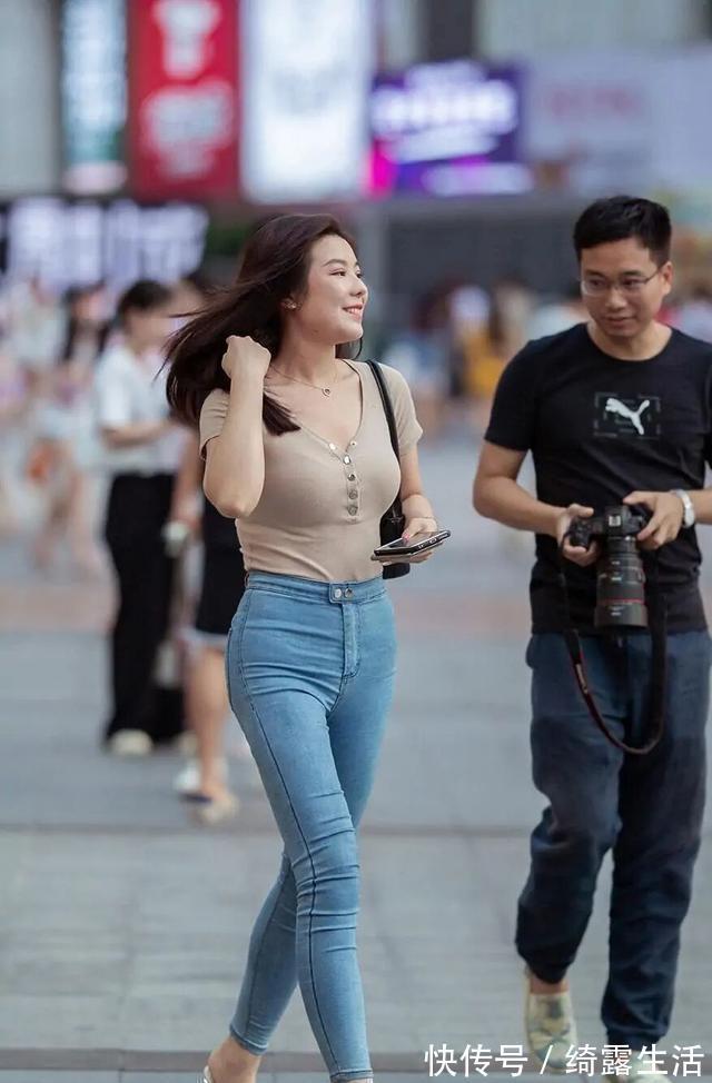 裤子|白色休闲短袖搭配灰色打底裤,时尚百搭,又经典实用