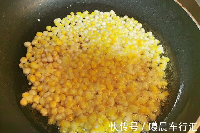 水煮|玉米别再煮着吃，教你做黄金玉米烙，香甜酥脆不松散，孩子特爱吃