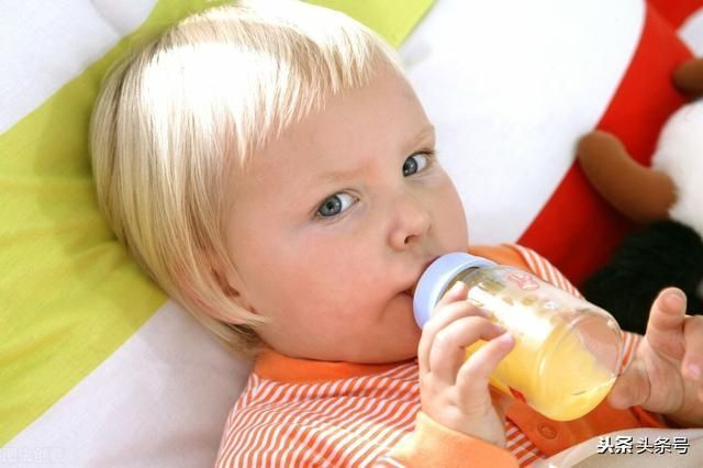 敞口杯|宝宝多大就要戒奶瓶了?晚戒奶瓶影响说话,4个方法轻松有效