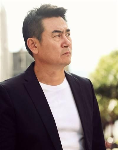 更是开始对那些只默默演戏的老演员们转粉,比如李洪涛就是其中一位