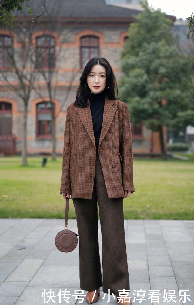 毛呢|入冬后别总穿阔腿裤,最近流行的“毛呢裤”,时尚保暖又遮肉