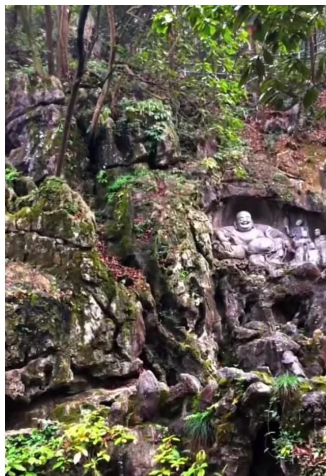  飞来峰|独特的飞来峰景区，吸引各地游客到此观赏