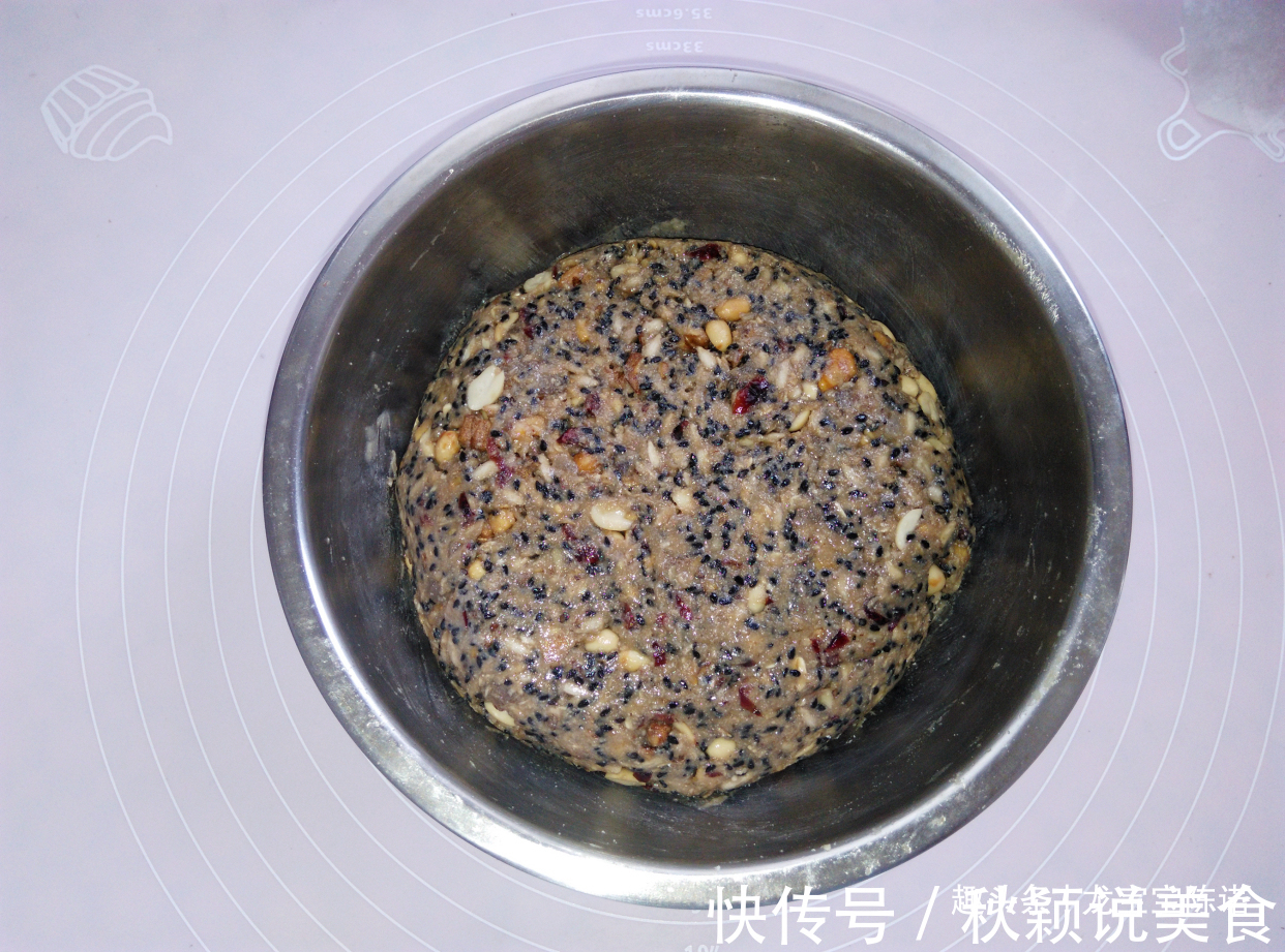 自制五仁馅月饼，放白糖还是红糖，区别很大，别放错了