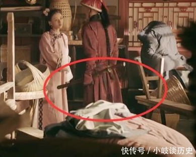 清朝侍卫或者武士为何喜欢把刀反过来佩戴,这么做有什么好处和坏处?