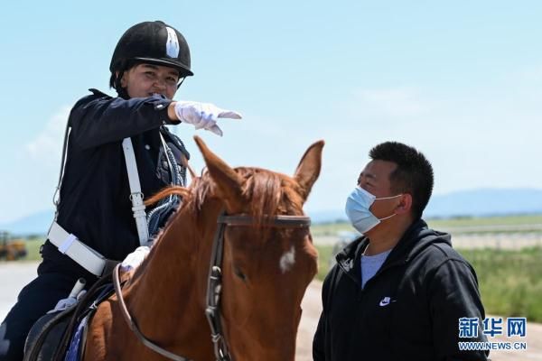 女子骑警队|昭苏草原上的女子骑警队