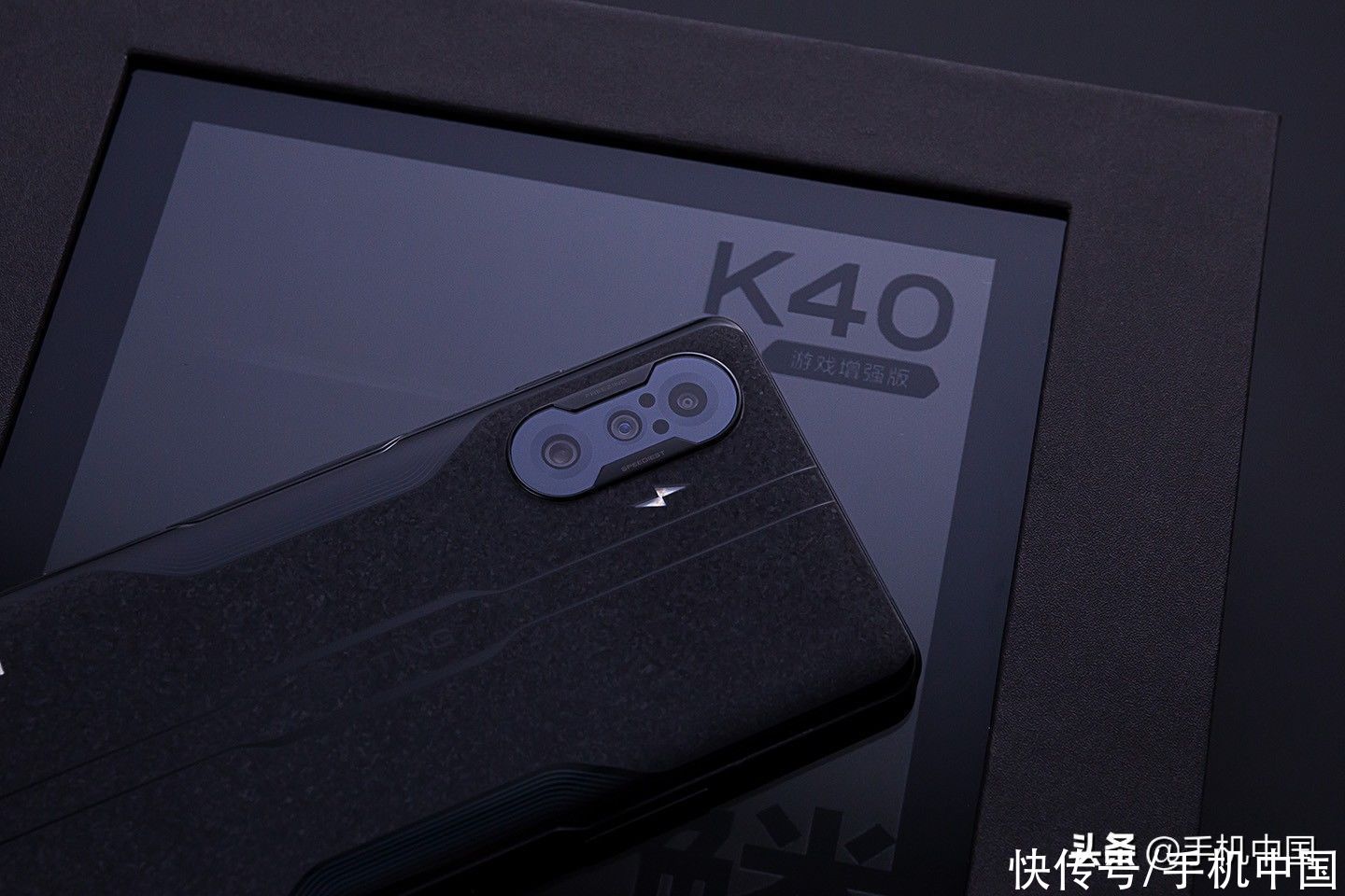 战甲|Redmi K40游戏版“逆鳞特别款”图赏“逆鳞”战甲威风凛凛