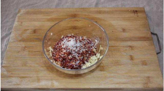 好吃|白菜别只会炒着吃,教你一个新吃法,好吃得停不下嘴