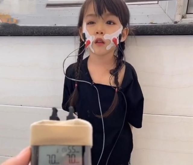 妈妈|4岁小天使误入凡间,容貌像精致的洋娃娃,妈妈却说她来渡劫的