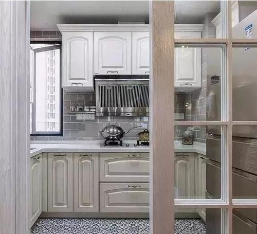 油烟|厨房又不装推拉门,现在流行这款子母门,漂亮大方还隔着油烟呢