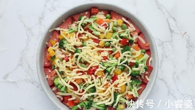 鲜虾|剩米饭别浪费,加些料烤一烤,色彩缤纷,奶香浓郁,孩子们抢着吃