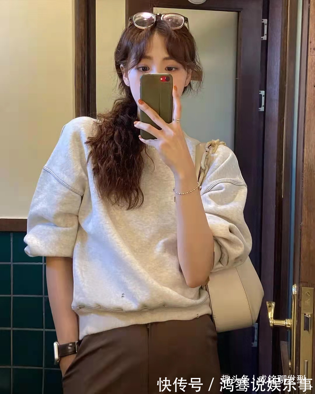 羊毛卷 入秋后很火的发型发色,显白瘦脸让你颜值爆表,时髦精们请收藏