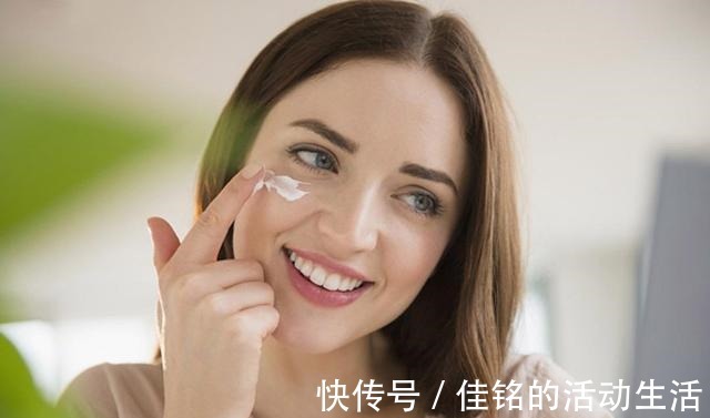 唇部 女人过了50岁,化妆品、护肤品不用买太多,日常有这几样就够了!