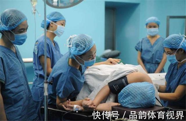 晓敏|进产房后到底有多尴尬?顺产宝妈:脱下裤子,这才只是开始