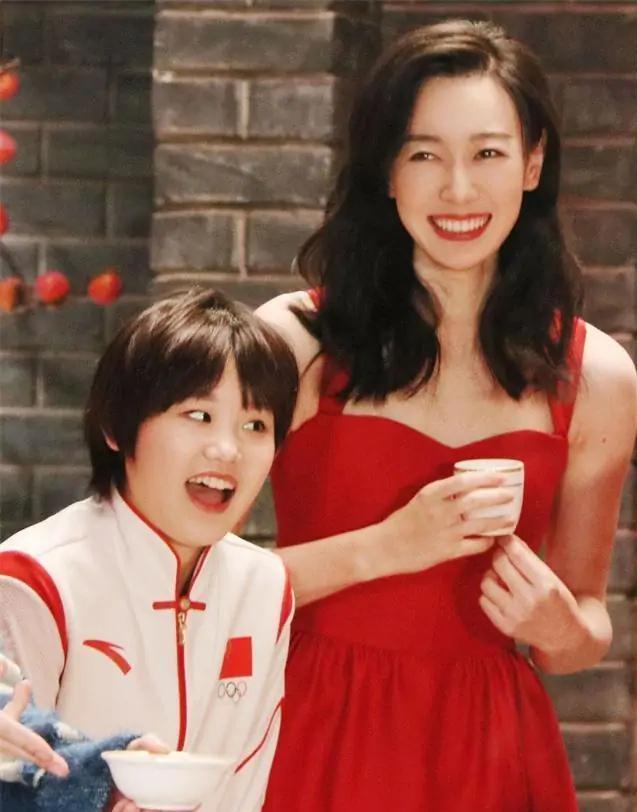 孙一文张家齐巩立姣涮火锅！张家齐盯着美食看，全红婵没口福了