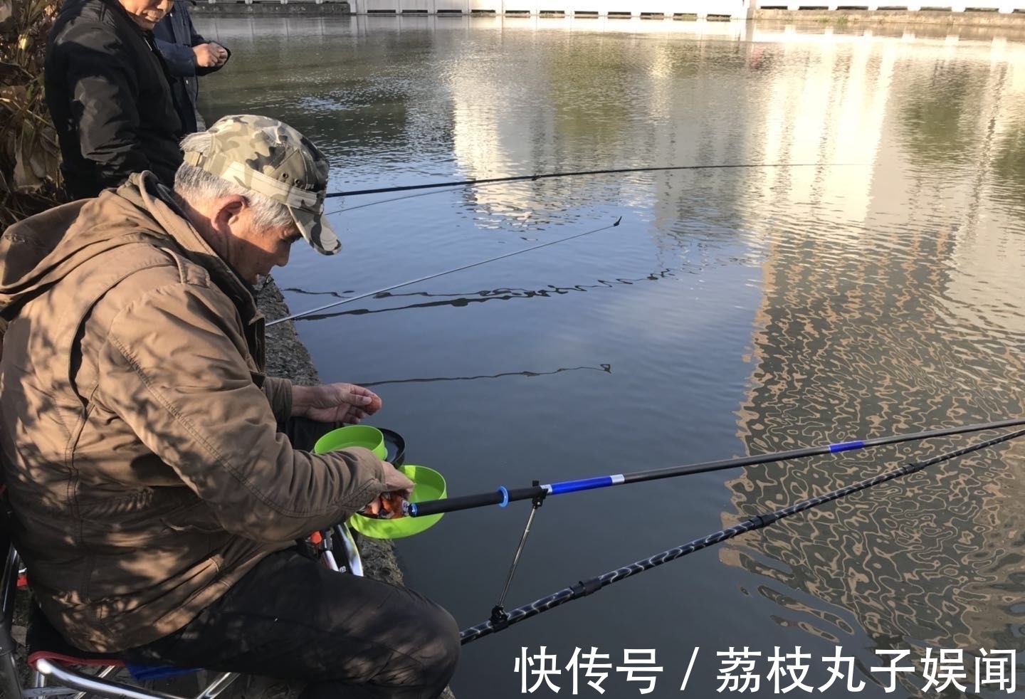 鱼窝|冬季找鱼窝的2大策略,有鱼群活动的地方,一眼就能看出来