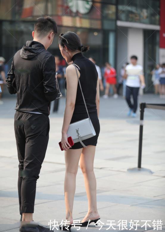 黑系|黑色高领无袖连衣裙,单穿或叠穿,均是优雅又温柔