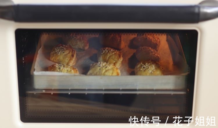 用蛋挞皮做一道美味的菠萝酥，简单美味！